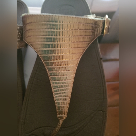 Fit Flops Bronze Thong Sandals Size 8 - Picture 5 of 7